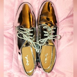 QUPID SHINING SILVER DRESS SHOES SIZE 10